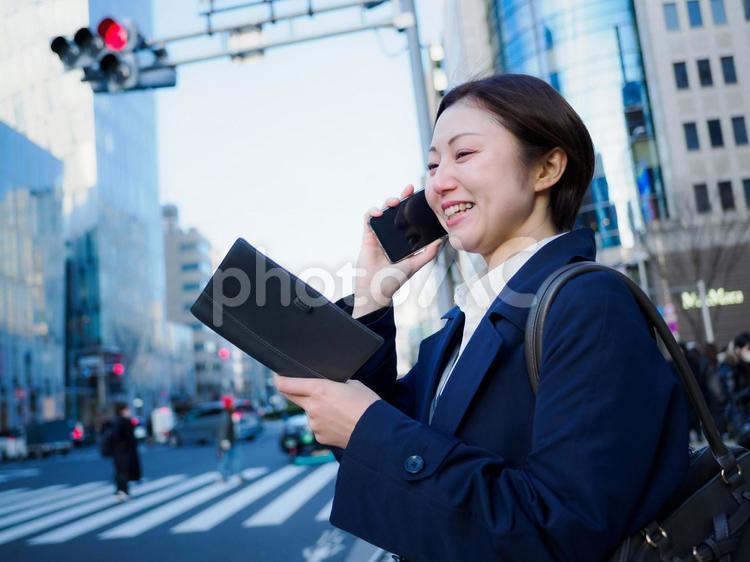 27：予定を確認するビジネスウーマン 女性,女の子,人物の写真素材