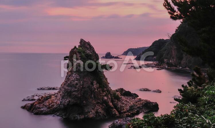 絵師が筆を投げた島 夕景,夕陽,日暮れの写真素材