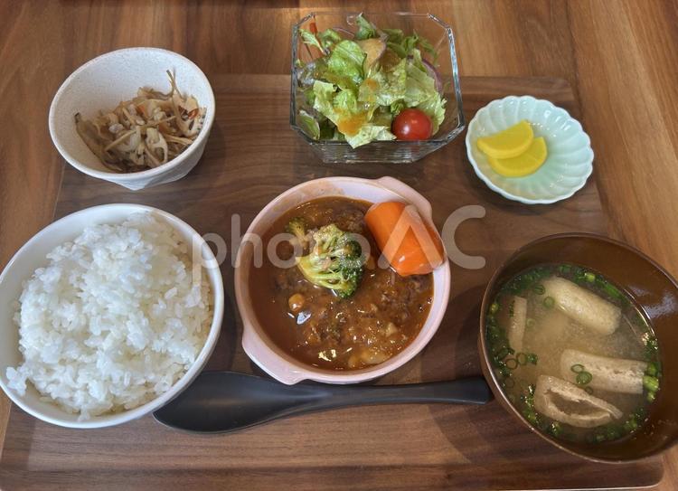 煮込みハンバーグ定食 煮込みハンバーグ,定食,ランチセットの写真素材