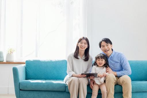 家族イメージ 家族イメージ 家族,人物,リビングの写真素材
