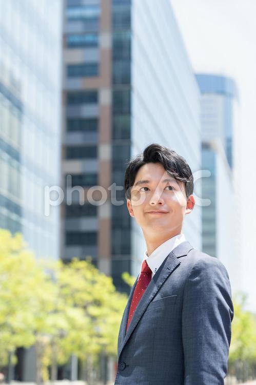 オフィス街の若いビジネスマン ビジネスマン,ビジネス,新人の写真素材