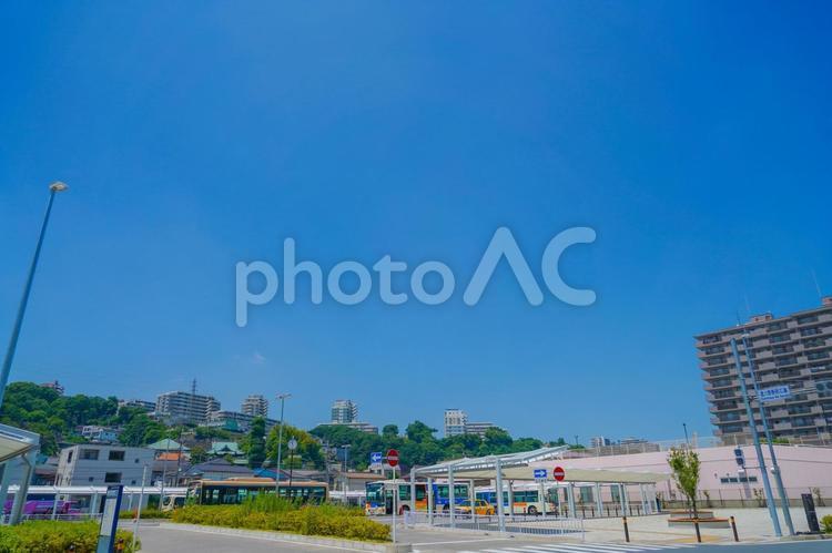 バスロータリーと住宅街 バスロータリー,横浜市,星川の写真素材