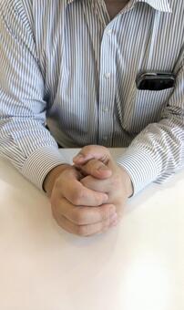 ビジネスの商談や面接で対話を行う男性 男性,ビジネス,面接の写真素材