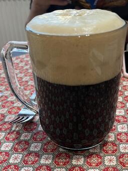 チェコの黒ビールと泡 チェコ,黒ビール,ダークラガーの写真素材