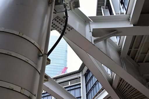 駅ビル連絡通路の高架下 駅ビル連絡通路の高架下 建物,施設,ビルの写真素材