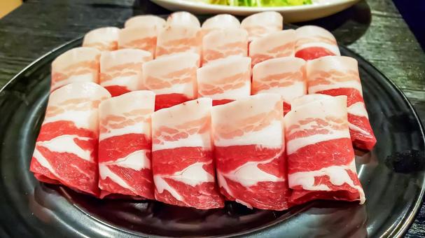 綺麗に切りそろえられた黒豚しゃぶしゃぶ 綺麗に切りそろえられた黒豚しゃぶしゃぶ 鹿児島,宮崎,黒豚の写真素材