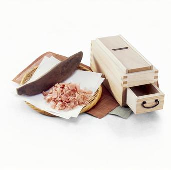 かつおぶし(バック飛ばし、影イキ) かつおぶし(バック飛ばし、影イキ) 鰹節,鰹節削り機,バック飛ばしの写真素材