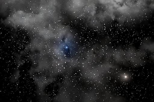 幻想的背景素材 薄雲流れる夜空 幻想的背景素材 薄雲流れる夜空 夜空,薄雲,心象風景の写真素材