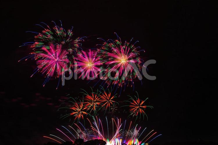 色とりどりの打ち上げ花火 花火,花火大会,打ち上げ花火の写真素材