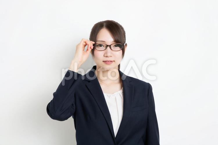 メガネに手をかけているビジネスウーマン 女,女性,日本人の写真素材