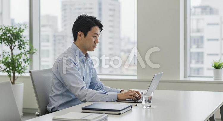 働く男性　事務　仕事 仕事,働く,オフィスの写真素材