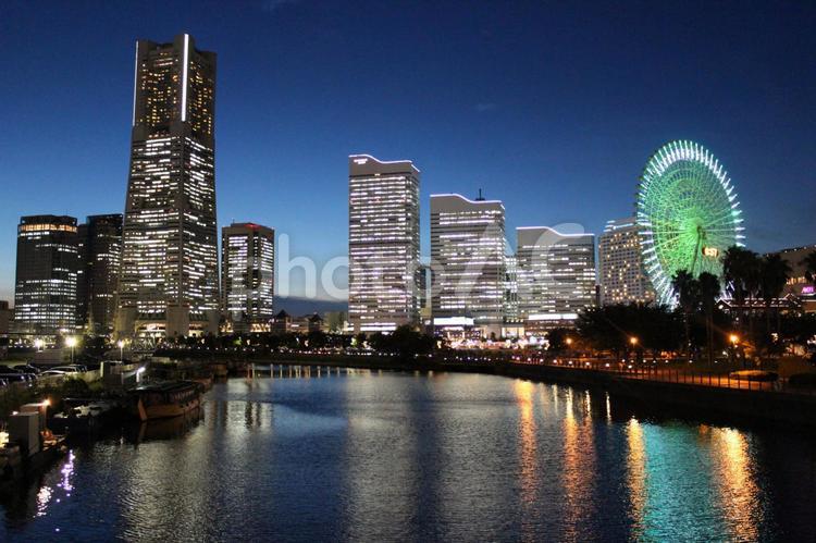 横浜みなとみらいの夜景 横浜,みなとみらい,観覧車の写真素材