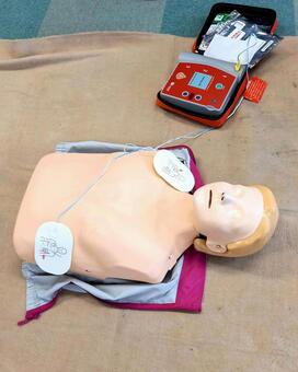 ＡＥＤと救助訓練用人形 aed,人命救助,人形の写真素材