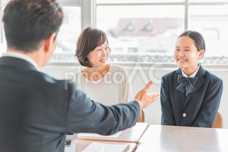 タレント・モデルにスカウトされる女の子 スカウト,キッズモデル,プロダクションの写真素材