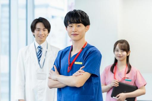 病院で働く医療スタッフ 病院,医師,笑顔の写真素材