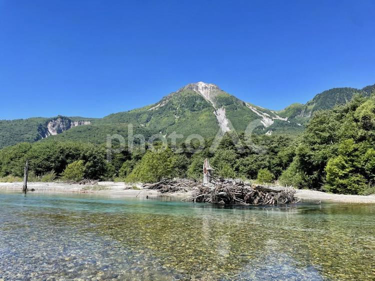 梓川と焼岳、夏の絶景 梓川,焼岳,上高地の写真素材