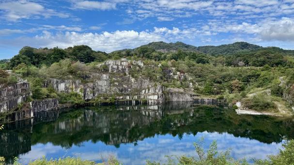 石切山脈採石場 石切山脈採石場 石切山脈,採石場,湖の写真素材