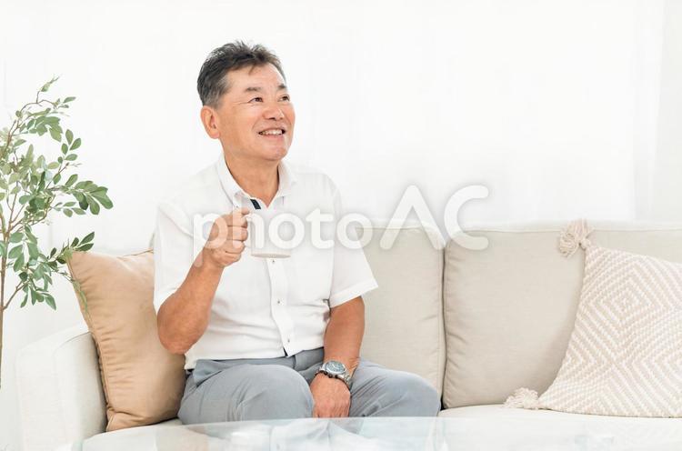 コーヒーを飲む高齢者男性 コーヒー,お茶,高齢者の写真素材
