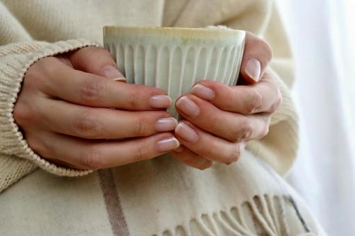 湯呑みを持つ女性 女性,飲む,白湯の写真素材