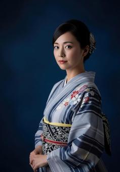 浴衣姿の日本人女性のポートレイト 浴衣姿の日本人女性のポートレイトの写真