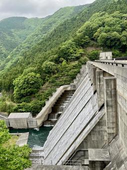Yasugawa Dam, view from the side, JPG