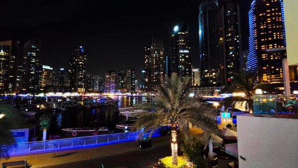 大都会ドバイの夜景 大都会ドバイの夜景の写真