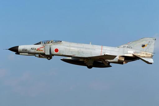 新田原基地を離陸するF-4EJ fー4,ファントム,航空自衛隊の写真素材