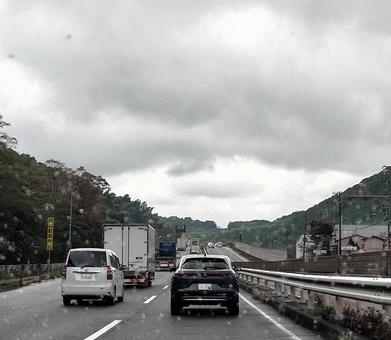 小雨降るドライブ 国一バイパス 小雨降るドライブ 国一バイパス 小雨,雨,フロントガラスの写真素材