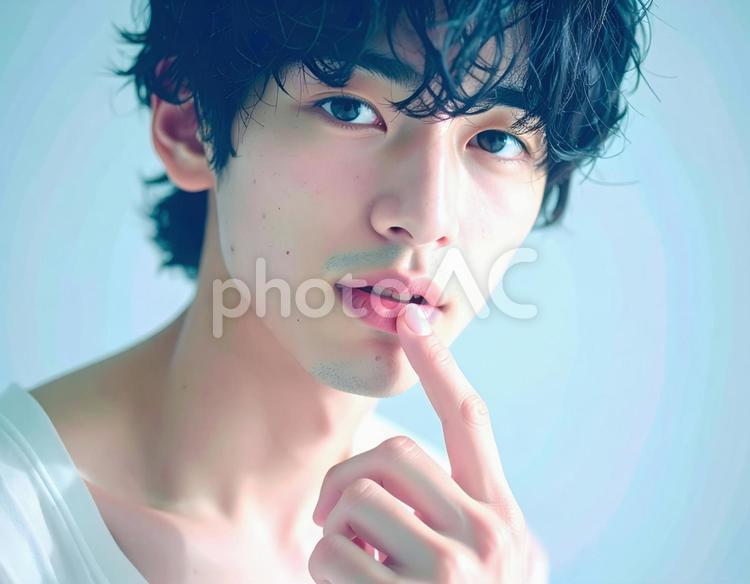 指先で唇を触れるメンズファッションモデル 男性,20代,青年の写真素材