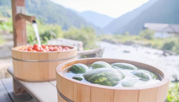 山水で冷やす夏野菜 山水で冷やす夏野菜の写真