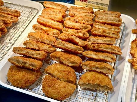 バイキング　一口サイズのメンチカツ メンチカツ,揚げ物,フライの写真素材