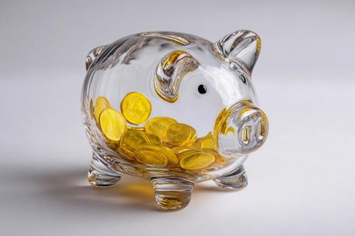 貯蓄の成果が見えるガラスの貯金箱とコイン 貯蓄の成果が見えるガラスの貯金箱とコインの写真