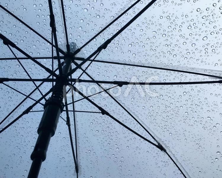雨(横画像) 雨,あめ,rainの写真素材