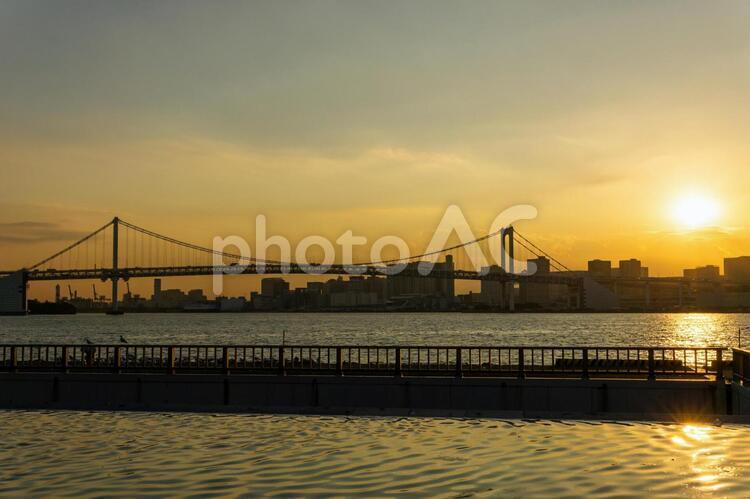 晴海埠頭　夕景 ライトアップ,晴海埠頭,夕方の写真素材