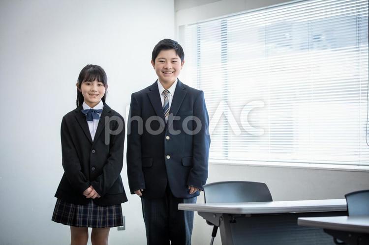 制服を着た男女の学生 制服,学生服,男女の写真素材