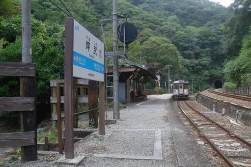 JR土讃線、坪尻駅、ホーム JR土讃線、坪尻駅、ホーム jr,jr四国,土讃線の写真素材