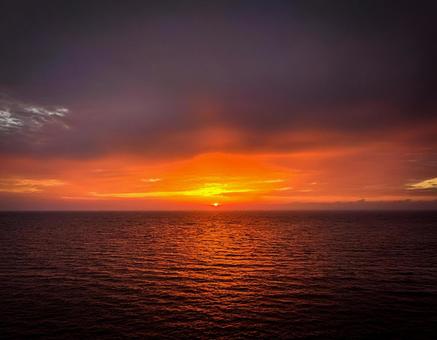 綺麗な朝焼け・朝日の風景1 朝日,朝焼け,海の写真素材