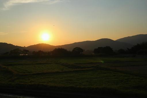 里山の夕暮れ 里山の夕暮れの写真