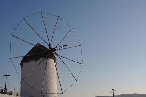 ギリシャの夕暮れ ミコノス島の風車 ギリシャの夕暮れ ミコノス島の風車 ミコノス島,風車,ミコノスの写真素材