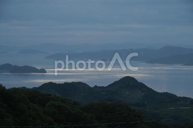 瀬戸の夕暮れ 風景,水域,山の写真素材