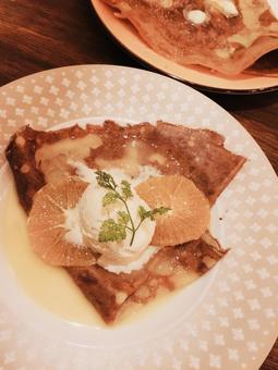 オレンジクレープ オレンジクレープ クレープ,オレンジソース,レアチーズの写真素材