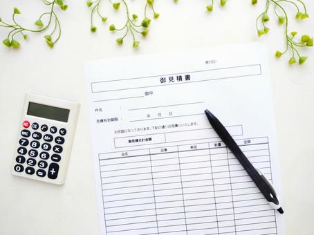 見積書と電卓とペン 見積書と電卓とペン 見積書,仕事,紙の写真素材