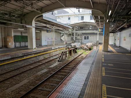 古い駅のホーム 古い駅のホームの写真
