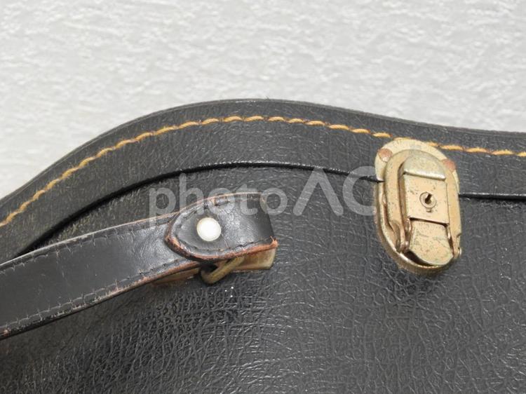 ギターケ―ス 金具,サビ,古いの写真素材