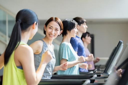 ジムで走る人々 ジム,フィットネス,フィットネスクラブの写真素材