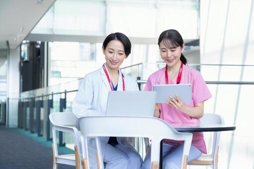 病院で働く女性の医者 病院,会議,医者の写真素材