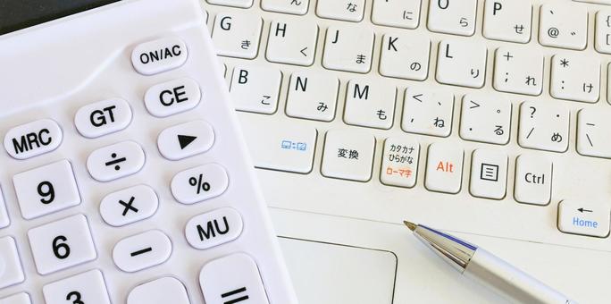 ビジネスアイテム　パソコンと電卓 ビジネスアイテム,パソコン,電卓の写真素材