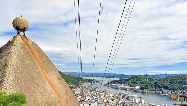 千光寺の玉の岩と尾道水道の写真