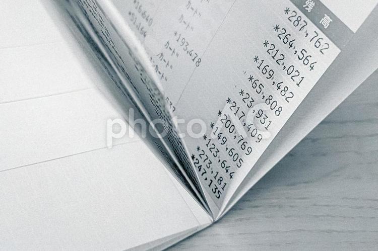 クレジットカード引き落とし口座の通帳 通帳,預金通帳,普通預金の写真素材