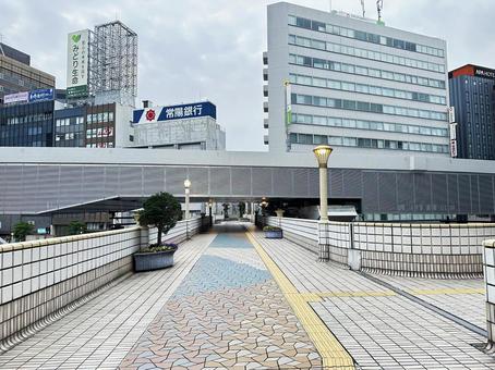 上野周辺 歩道橋 早朝の街並み 上野周辺 歩道橋 早朝の街並みの写真
